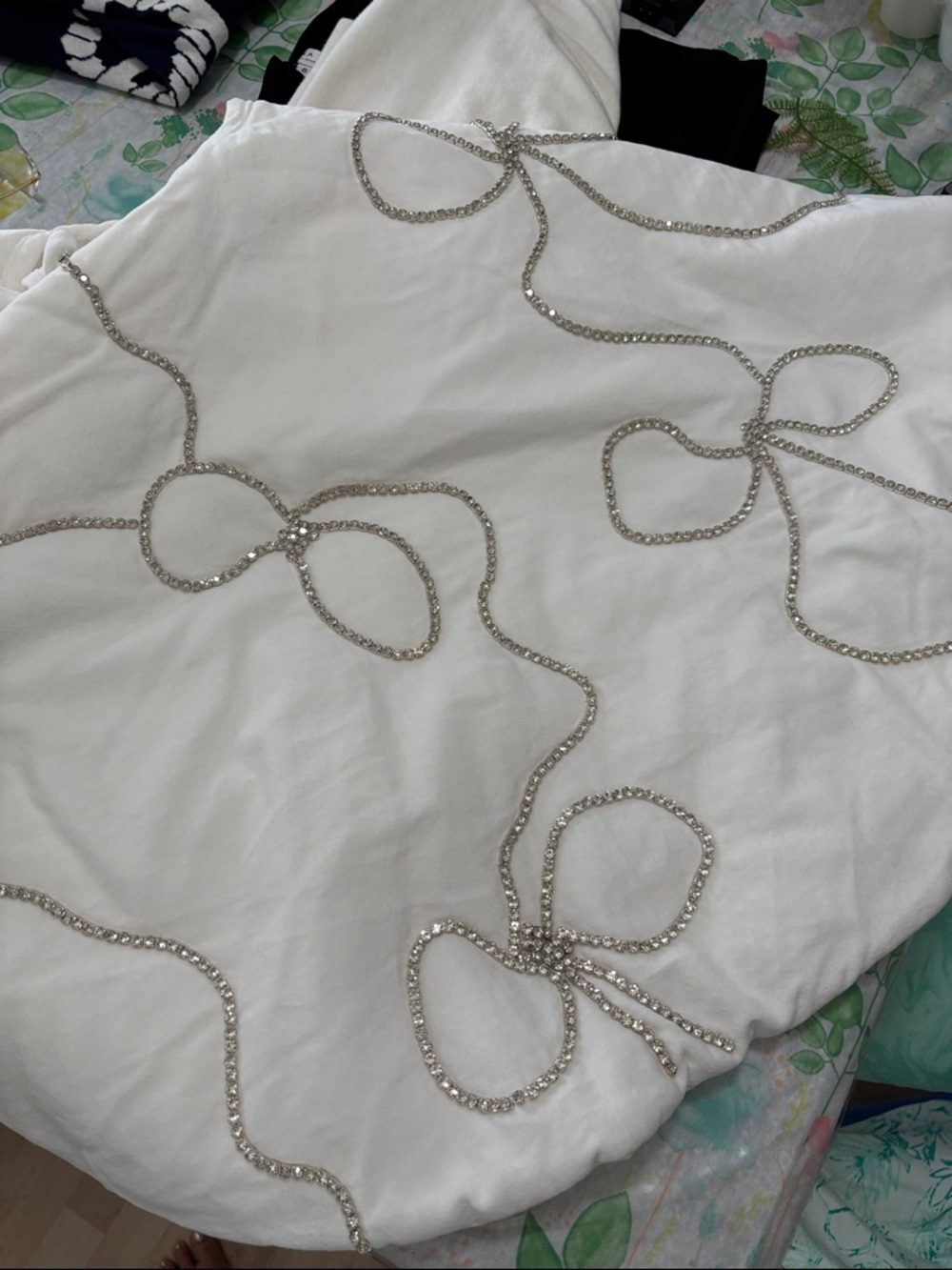 CHRISTMAS Tree Skirt NEW WITH TAGS with BOW RHINESTONES ACCENTS - Picture 3 of 4